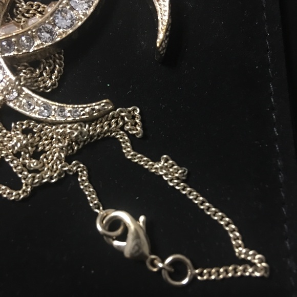 📌SOLD📌 CHANEL Dubai Necklace Pendant - Picture 5 of 5